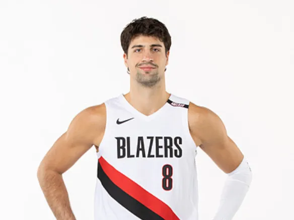 NBA季前赛：阿夫迪亚首节14分2助攻，开拓者36-31领先勇士