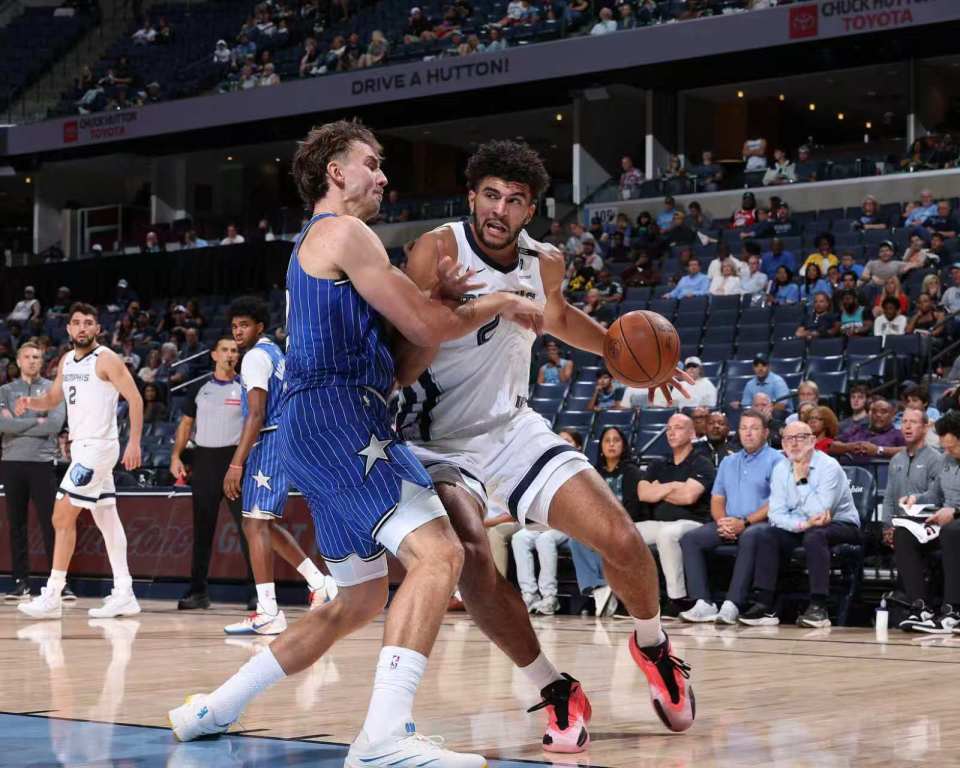 NBA季前赛魔术122-118逆转灰熊：班凯罗小瓦均7中2 新科探花布泽尔16+6