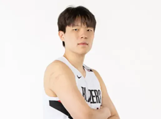 NBA季前赛开拓者123-118战胜勇士 杨瀚森表现获主帅盛赞