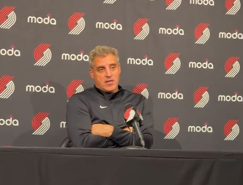 杨瀚森NBA首秀获主帅肯定，防守端表现亮眼但定位尴尬