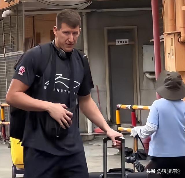 萨姆纳伤缺！广东男篮仅带单外援出战CBA汕头站季前赛