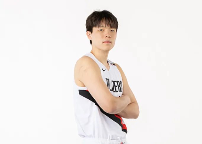 NBA季前赛：开拓者123-118战胜勇士 诺里盛赞罗威与杨瀚森表现