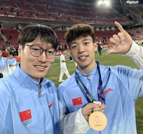 中国U23男足亚运队获铜牌 康复师晒照称所有辛苦都值得