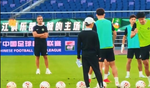 罗斯：备战期没以完整阵容训练，浙江队将迎战上海海港