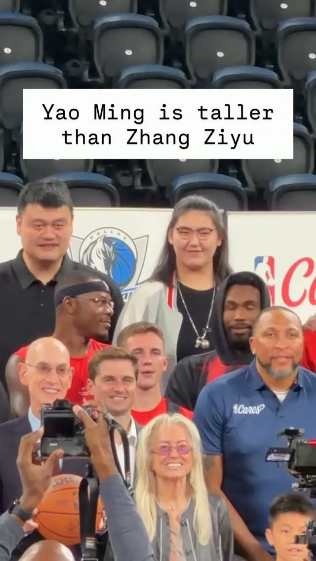 2026NBA中国赛明晚开赛 姚明张子宇同框合影