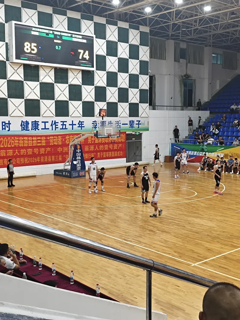 CBA球员黎璋林野球场遭遇惨败 与多位球星组队仍被本土球员击败