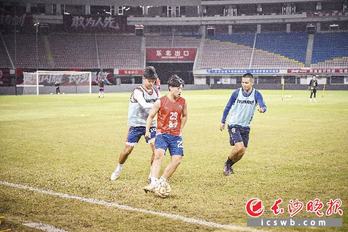 湘超第十轮焦点战：长沙队主场迎战株洲队，争夺积分榜首位