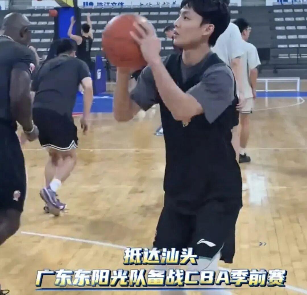 广东男篮萨姆纳左手骨折，球队紧急寻找救火外援