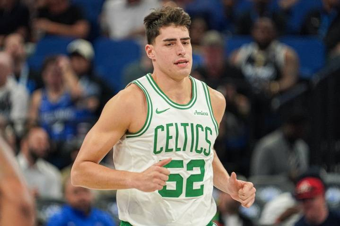 NBA季前赛凯尔特人124-113击败骑士，米利克·托马斯爆发托马斯砍下11分