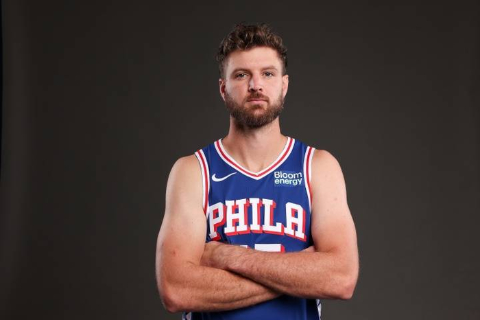 NBA季前赛76人108-114不敌篮网 詹姆斯称赞迪恩·韦德表现