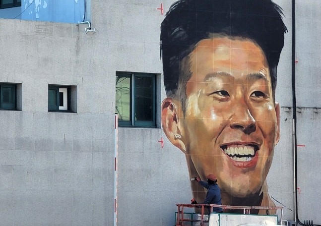 韩媒：韩国春川市孙兴慜壁画因重建将被拆除