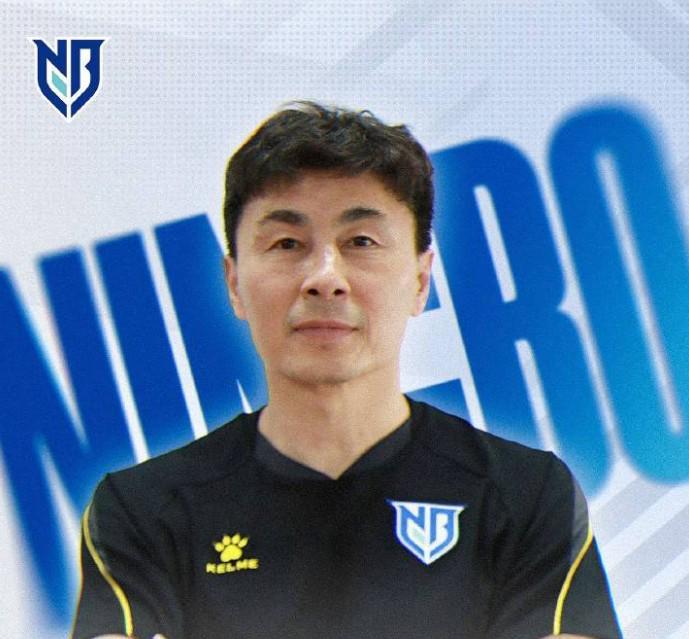 记者：宁波队与李玮锋解约 助教将带完赛季剩余比赛