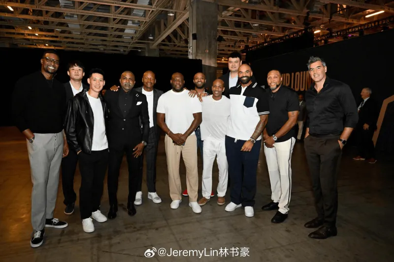 林书豪晒NBA中国赛照片：见了很多新老朋友