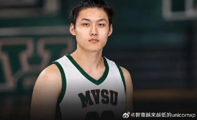 媒体人质疑庞清方签证问题:转NCAA后仍犯低级错误