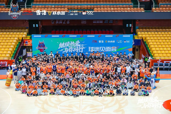 季前赛山东男篮对阵广东，山东升级阵容广东重建
