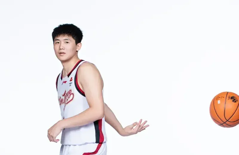 CBA季前赛：李悦洲半场4中2，三分3中2得到7分1篮板1助攻