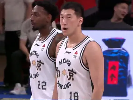 杜润旺半场11分钟砍9分，北控53-39领先南京