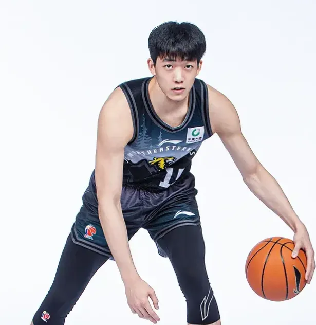 万孟霖砍22分，新疆季前赛101-93击败吉林