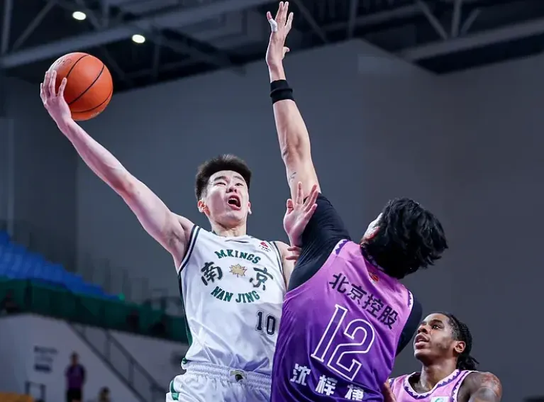郭昊文砍22分7助攻2抢断，北控季前赛100-78胜南京