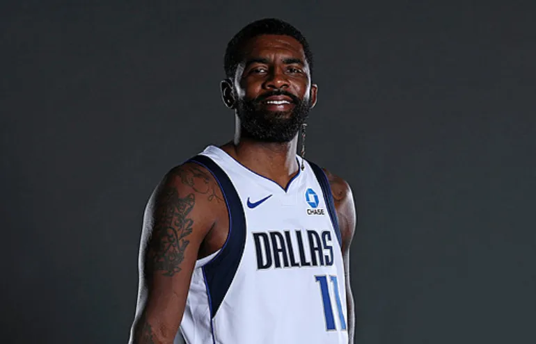 独行侠官方：欧文、莱夫利等球员因伤缺席今晚NBA中国赛