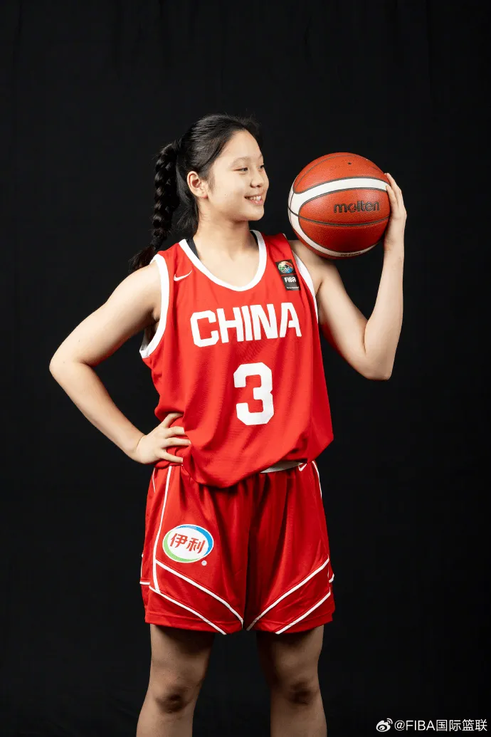 U18女篮亚洲杯半决赛：中国U18半场28-43落后澳大利亚U18