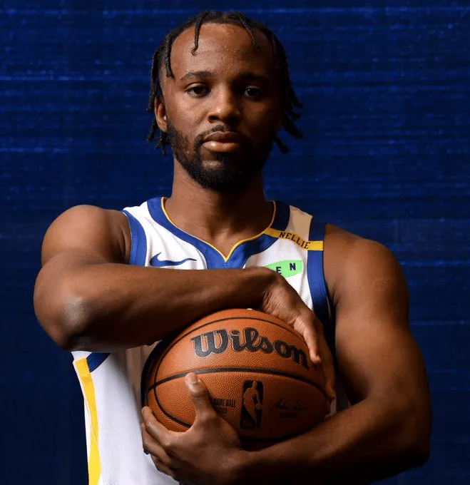 NBA官方为勇士球员LJ-克莱尔庆生，25岁生日快乐