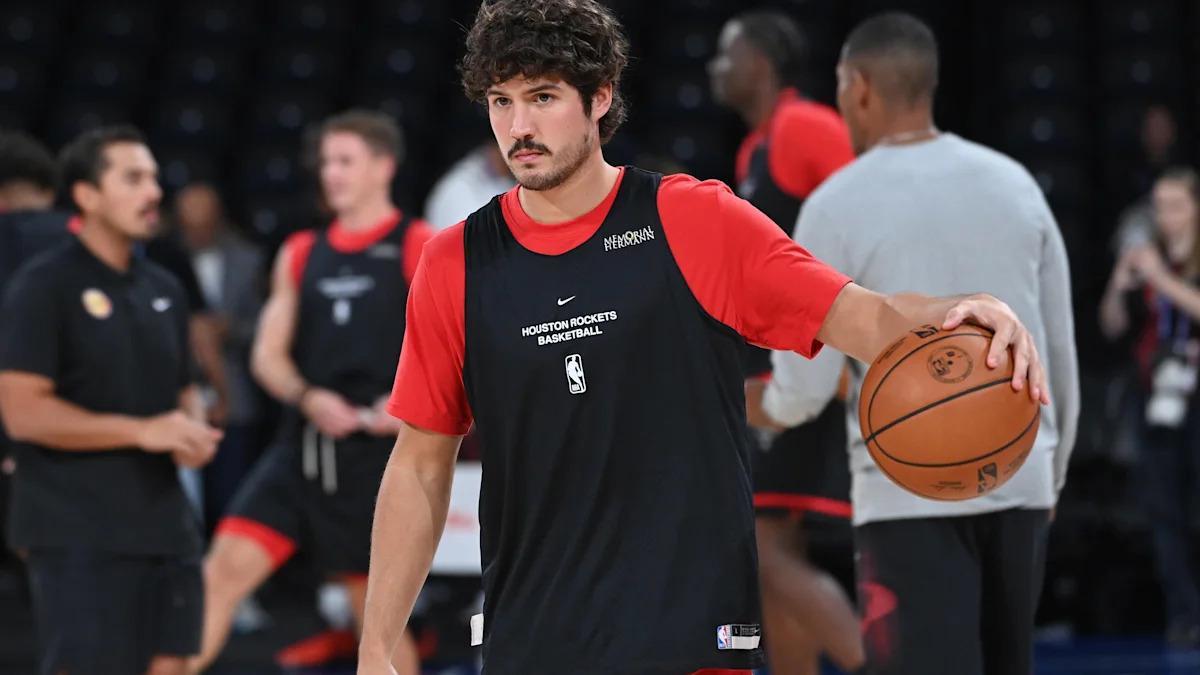 NBA季前赛:火箭迎战独行侠,杜兰特欧文回归引关注