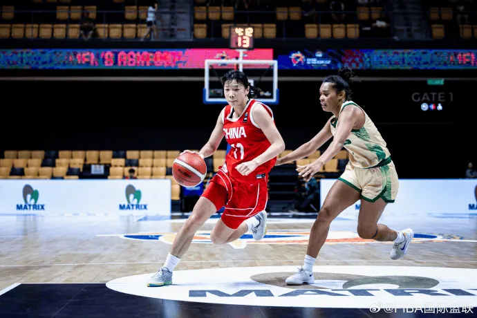 U18女篮亚洲杯半决赛：中国U18女篮三节46-59落后澳大利亚