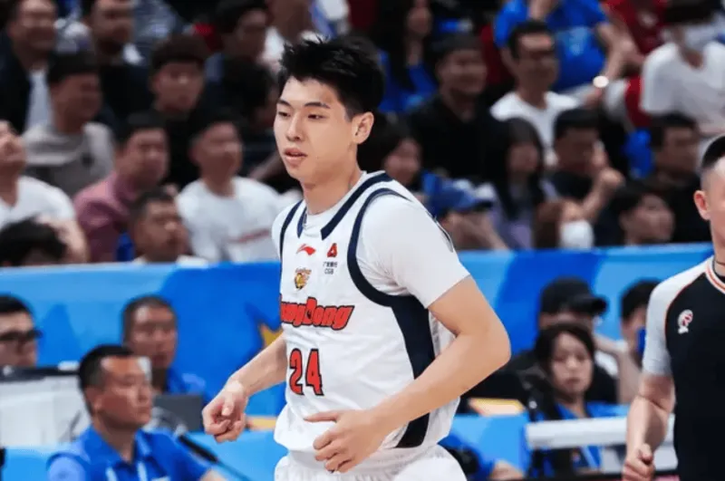 CBA季前赛：崔永熙半场9分1篮板1助攻，广东37-36领先山东