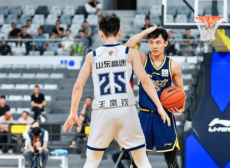 CBA季前赛：王岚嵚10分4篮板1助攻，山东74-68击败广东
