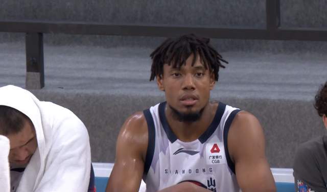山东男篮74-68逆转广东队,王岚钦10+4,三外援优势三节才显现