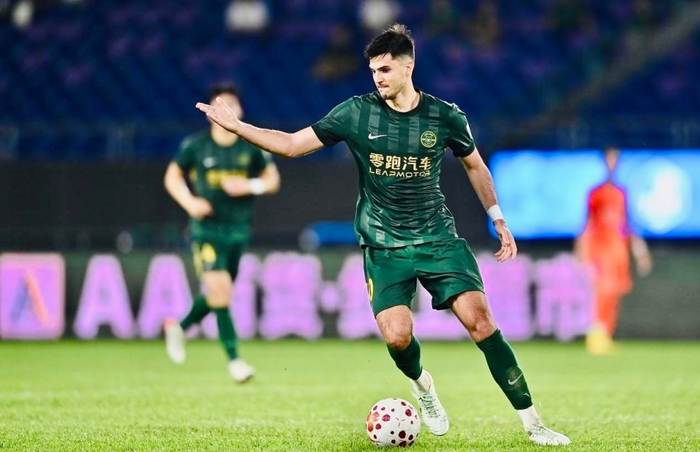 托利奇失点！王钰栋替补造点，颜骏凌飞身神扑助上海海港4比1浙江队