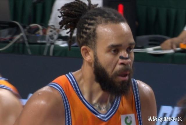 麦基首秀18+3封盖付豪单打!上海男篮加时击败辽宁男篮