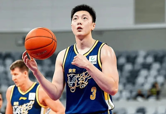 广东男篮68-74不敌山东男篮 胡明轩11分张皓嘉表现及格