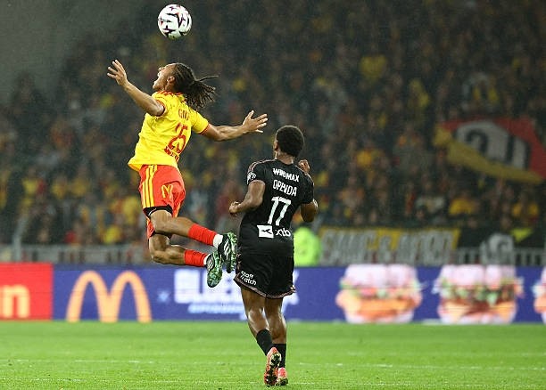半场战报：朗斯1-0里昂，索托卡破门，托万助攻