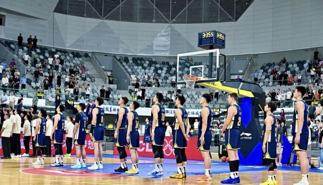 CBA季前赛广东男篮vs广州男篮 徐昕麦考尔战旧主