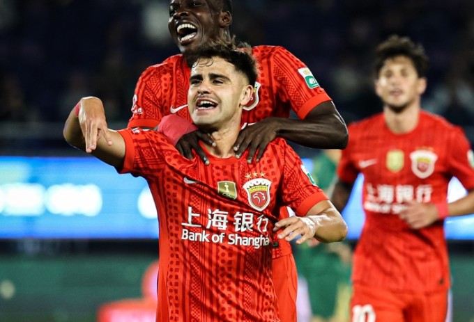 中超第27轮上海海港4-2浙江队 梅伦多传射建功助球队渐入佳境