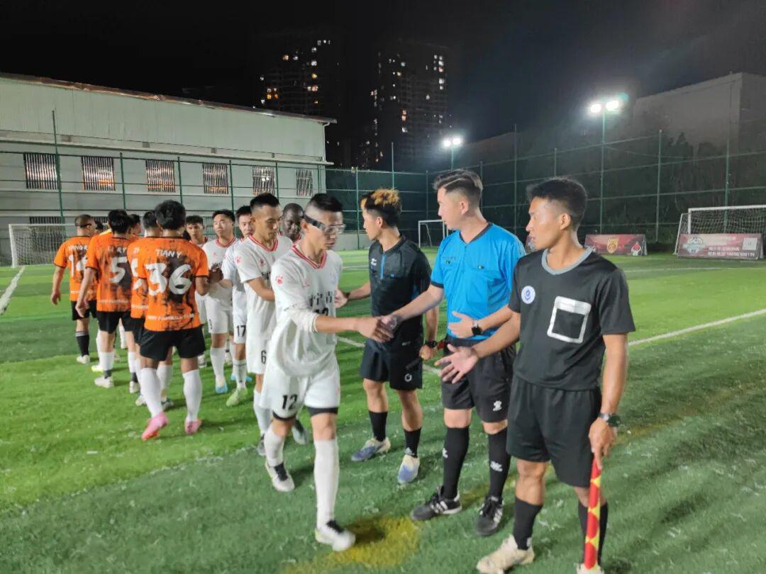 临沧市第六届城市足球秋季联赛火热进行中