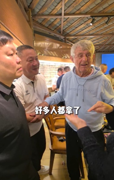 米卢与马明宇姚夏交流心得：成都蓉城离冠军仅差1场