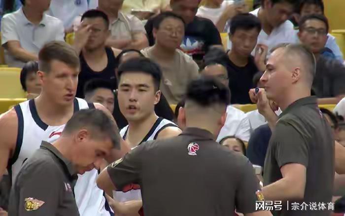 广东队惨败山东队收两坏消息,球迷建议请回杜锋