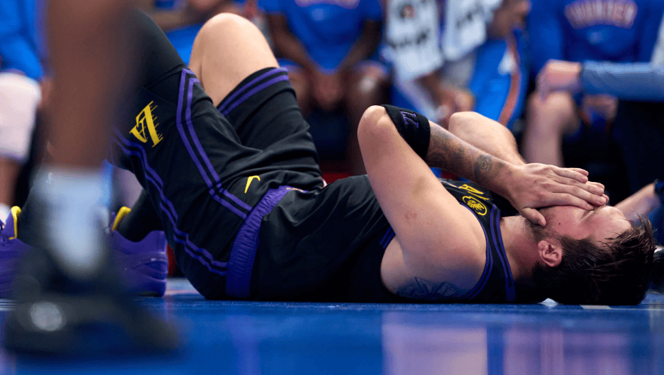 NBA球员带伤出战：东契奇赛季报销，乔丹科比詹姆斯等传奇表现