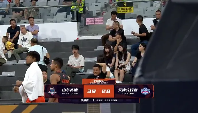 CBA季前赛：班顿14分张云梦9分，山东半场39-28领先天津