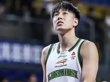 李虎翼半场13分钟砍9分，辽宁52-48领先福建
