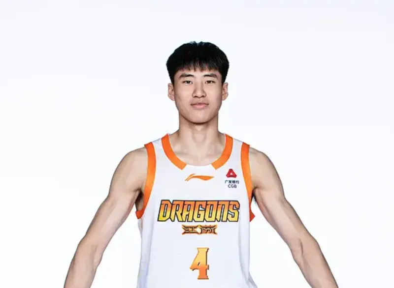 CBA季前赛：曹芷豪半场投篮5中2，得到4分2篮板4助攻1抢断