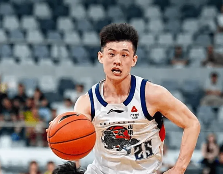 季前赛：王岚嵚12中4砍下10分4篮板3助攻 山东74-63胜天津