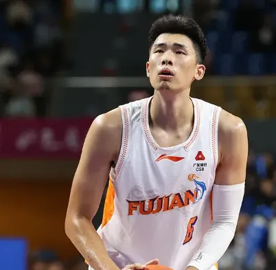 邹阳砍下16分10板,辽宁季前赛108-104击败福建