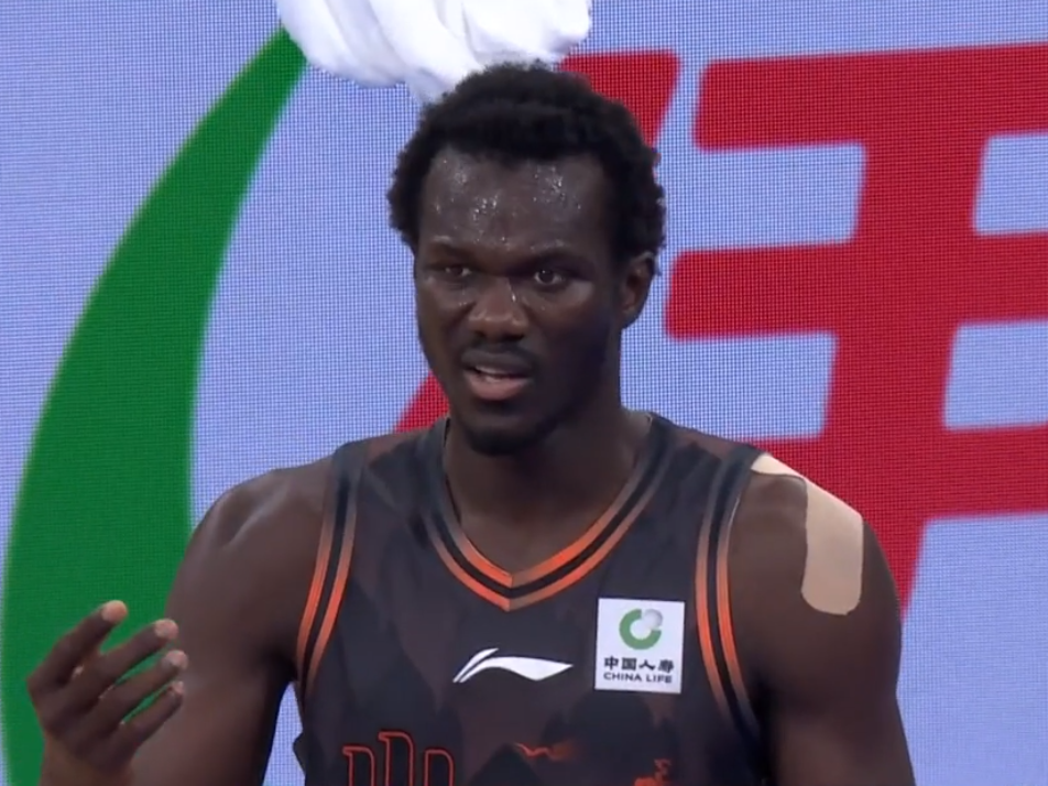 山东男篮74-63轻取天津男篮，班顿砍17分，法耶大战库玛杰