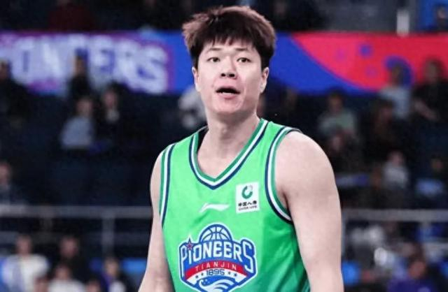 班顿砍17+4！山东男篮10月10日胜天津男篮