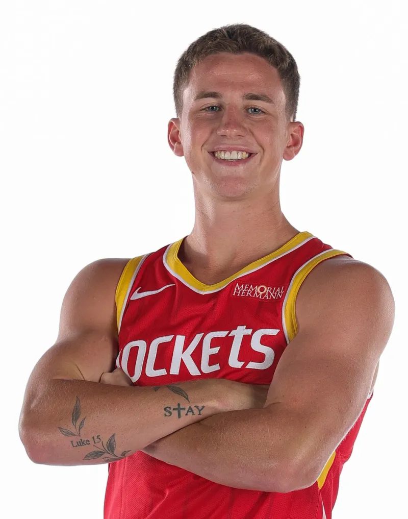 NBA官方晒照为火箭球员肖恩-佩杜拉庆生