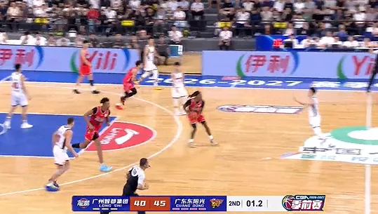 CBA季前赛:广东半场45-40领先广州,布朗14+12、王洪泽10分